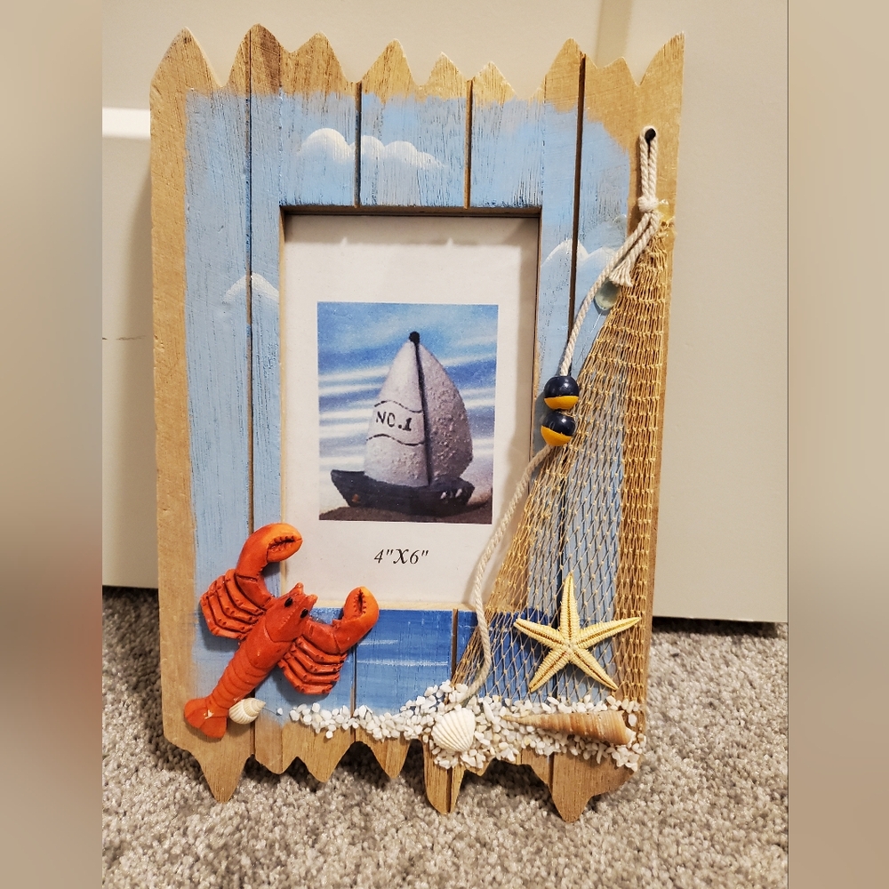 NWT- handmade seaside wooden frame
